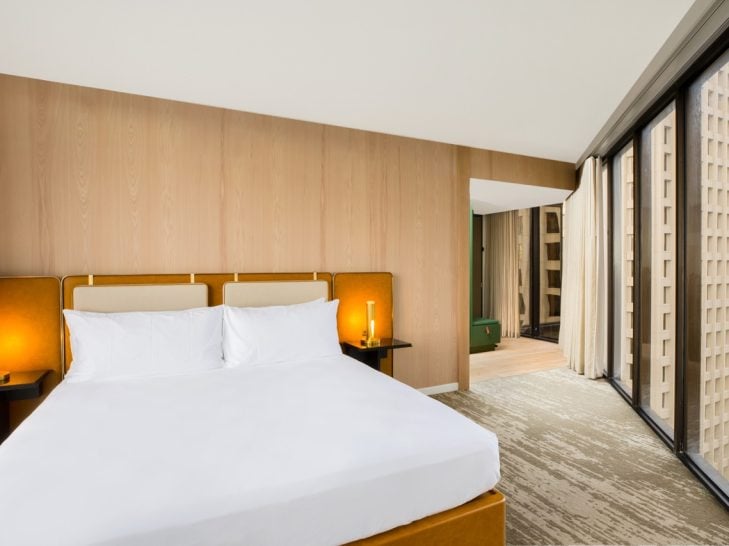 Corner king bedroom