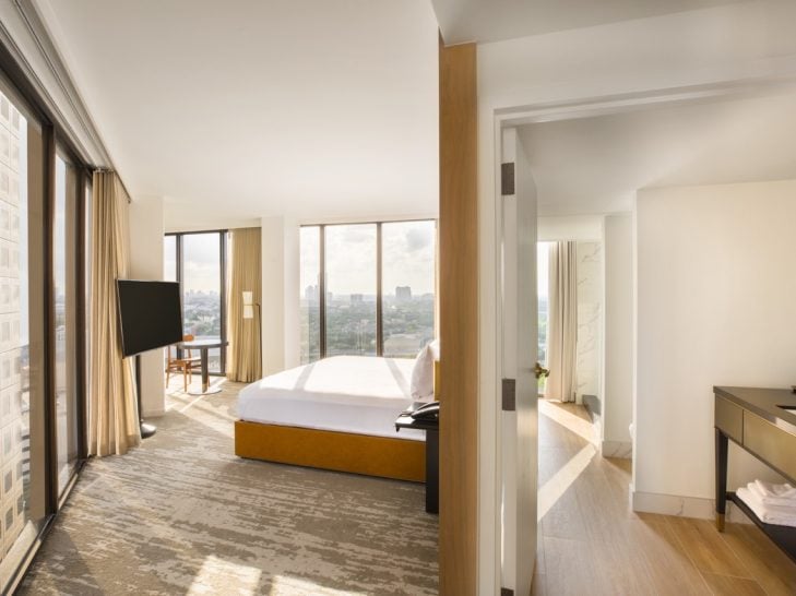 Corner King Room